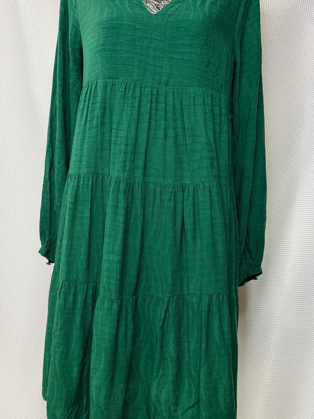 Maeve Emerald Green Tiered V-Neck Long-Sleeve Midi Dress